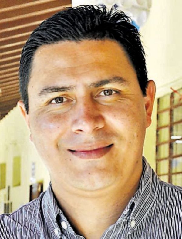 Denuncian sobregiros en Municipalidad de Luque - Política - ABC Color