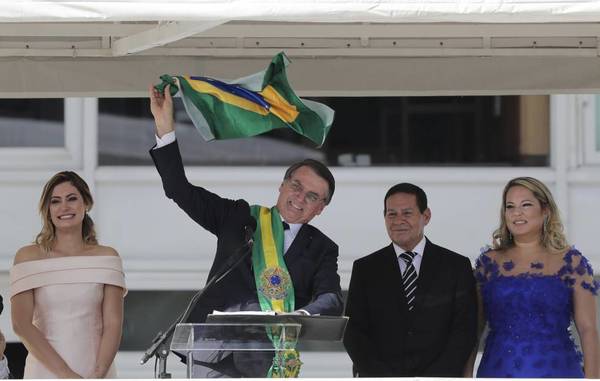 Bolsonaro y Trump exhiben su alianza el día del cambio ultraderechista en Brasil - Campo 9 Noticias