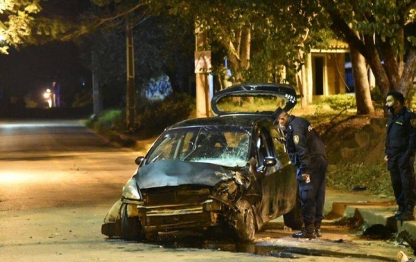 HOY / Trabajador murió al chocar contra una columna en Ñemby