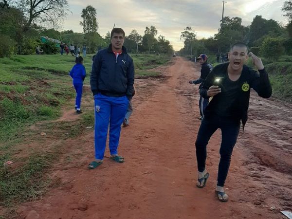 Timberos hicieron correr a policías y amenazaron con liquidarlos