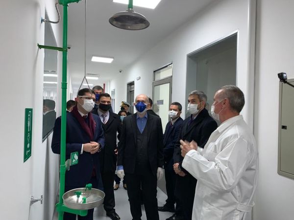 Presidente verificó nuevo laboratorio de bioseguridad del Senacsa