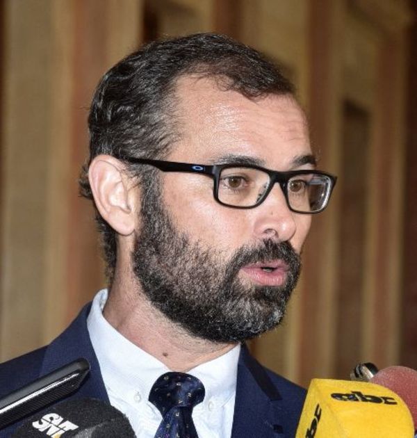 Insumos COVID-19: Ministerio de Salud se valió de permisos de la Ley de Emergencia para realizar pago a empresas del clan Ferreira - La Primera Mañana - ABC Color