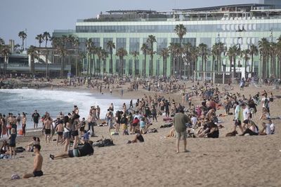Madrid se reencuentra con sus bares y las playas abren en parte de España - Mundo - ABC Color