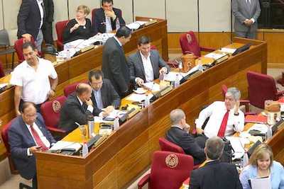 Senadores quedan sin teléfonos corporativos – Prensa 5
