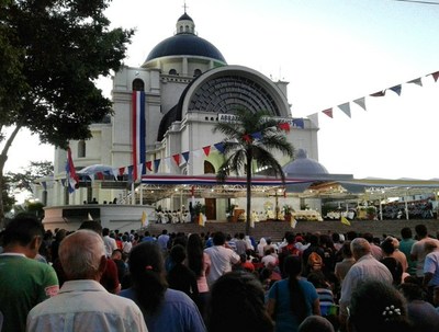 Crece afluencia de gente en Caacupé - Campo 9 Noticias