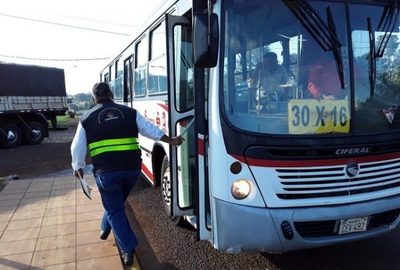 Buses podrán circular con hasta 10 pasajeros parados