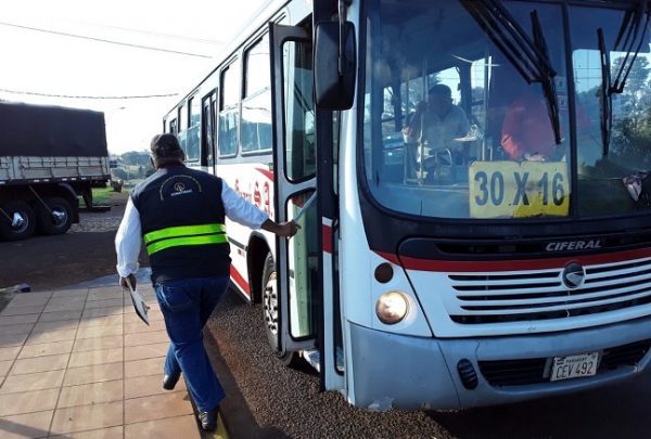Buses podrán circular con hasta 10 pasajeros parados