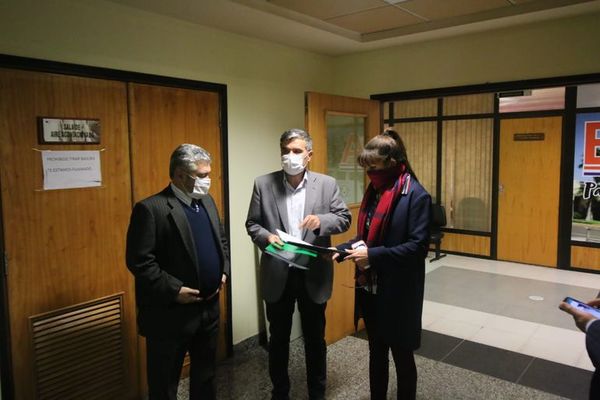 Formalizan pedido de juicio político a Sandra Quiñónez por mal desempeño de funciones  - Nacionales - ABC Color