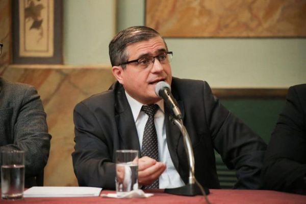 Anticorrupción hará denuncia por cobro ilegal de funcionarios