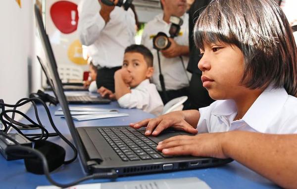 FEEI aprueba US$ 62 millones para brindar internet a más de 2.000 escuelas y colegios