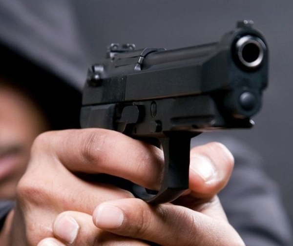 Raptó a su ex de 16 años e intentó matarla