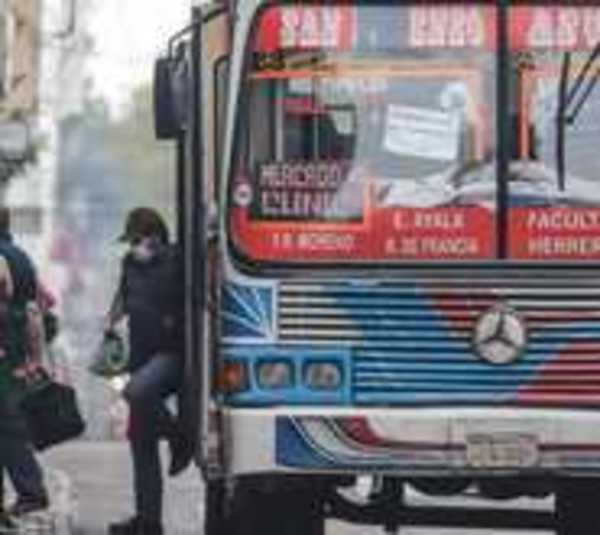 Transportes públicos podrán operar con hasta 10 personas paradas - Paraguay.com