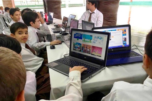 Destinan US$ 62 millones para dotar de internet a 2.123 escuelas y colegios, beneficiando a 239.000 estudiantes