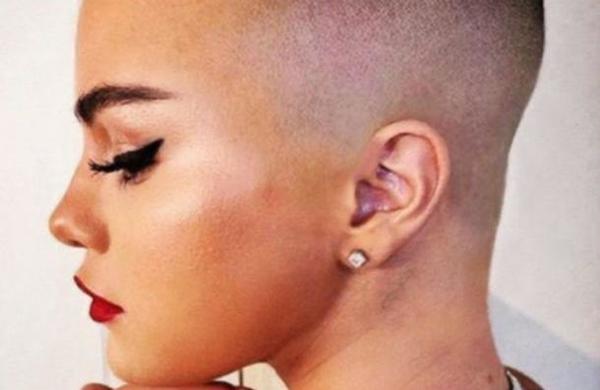 La verdad sobre la foto de Selena Gomez con la cabeza rapada - SNT