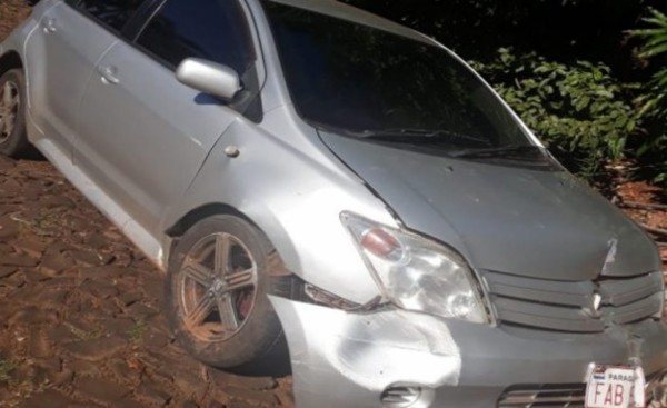 Arrolló a un peatón y huyó abandonando su vehículo