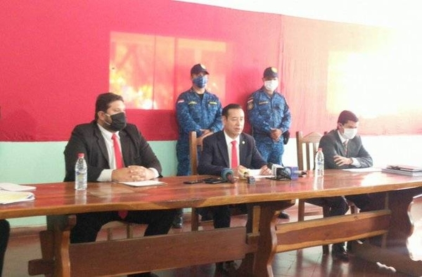 HOY / Diputado Miguel Cuevas y sus abogados presentan supuestas irregularidades constatadas en el peritaje del Ministerio Público