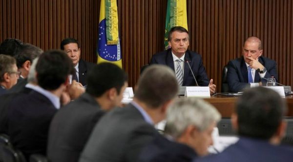 En Brasil hablan de burla de Bolsonaro sobre Paraguay: ¿“República de bananas”?