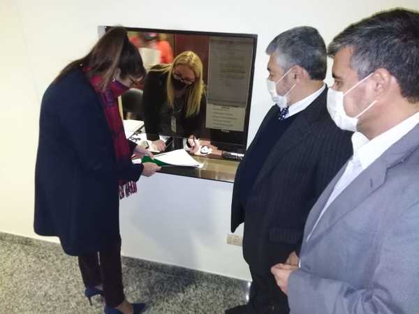 Diputados oficializan pedido de juicio político para Sandra Quiñonez » Ñanduti