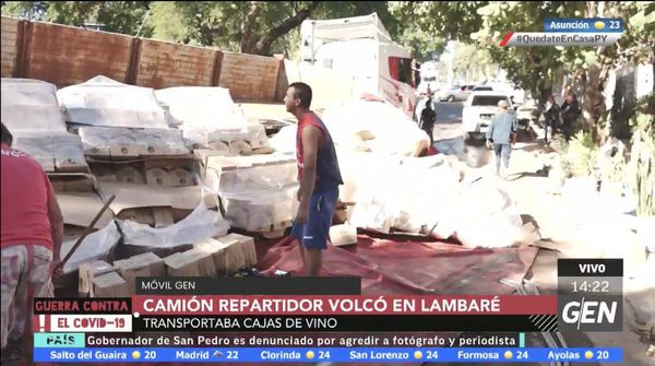 Camión repartidor de vinos volcó contra cementerio de Lambaré