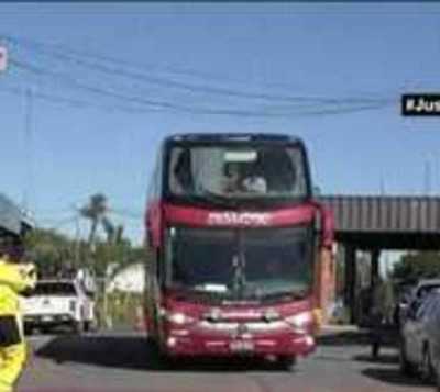 Ingresan al país más repatriados desde Chile - Paraguay.com