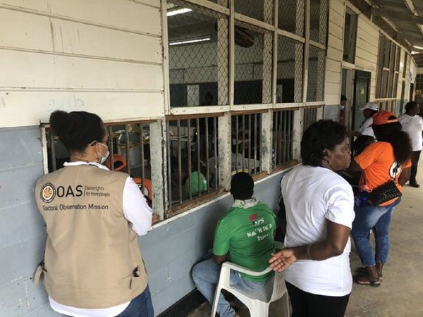 Surinam decide en las urnas futuro de su presidente, condenado por asesinato y narcotráfico