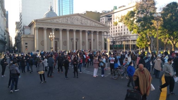 HOY / En Argentina protestan contra la cuarentena al grito de “¡Libertad!”