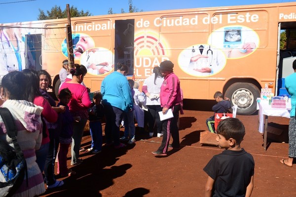 CDE: Clínica Móvil Municipal ya brinda asistencia a las familias más necesitadas