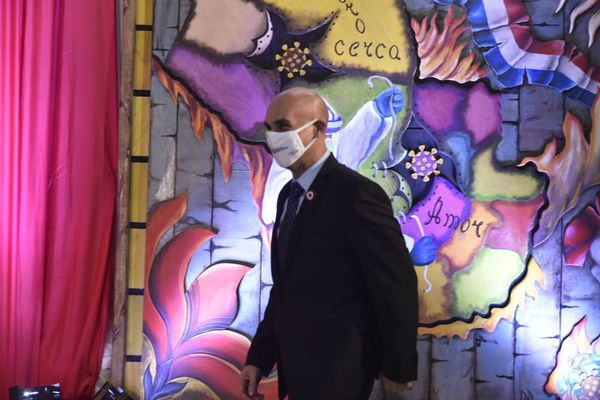 Insumos COVID: Mazzoleni asegura que no renunciará y anuncia sumarios  - Notas - ABC Color