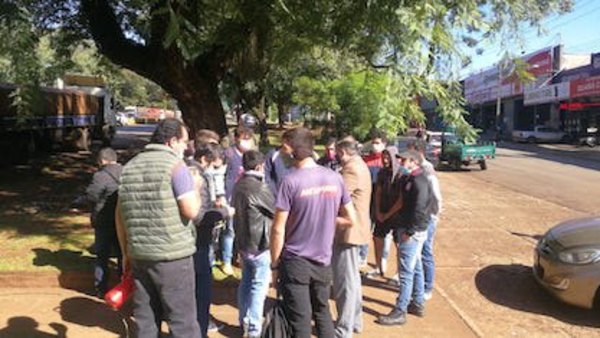 En seco fueron liquidados por WhatsApp | Crónica