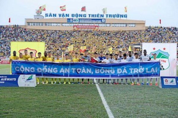 ¡Volvieron a jugar y con estadio repleto de gente! | Crónica