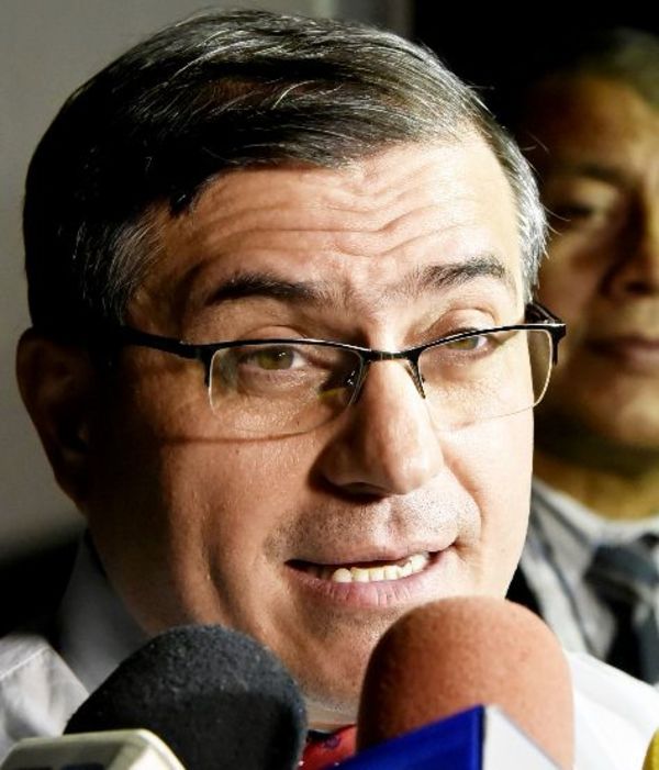Ahora el Gobierno insta a la gente a denunciar irregularidades - Política - ABC Color