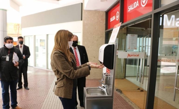 HOY / Estrictos controles a comercios en inicio de fase 2
