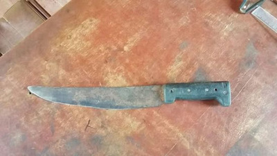 Hirió con machetillo a su padrastro