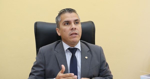 Mazzoleni debe irse, afirma González, apoderado de la ANR