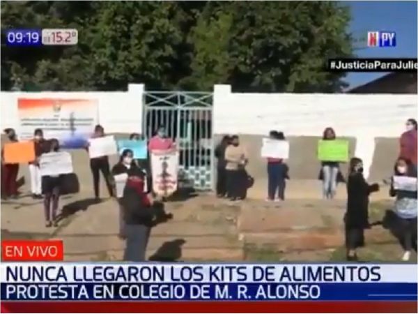 Con dolor y desesperación, padres exigen kits de alimentos al MEC