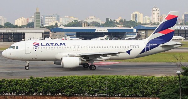 Asfixiada por la pandemia, LATAM pide acogerse a ley de bancarrota en EEUU