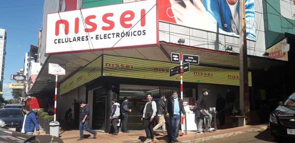 Tímida reactivación comercial en el microcentro de Ciudad del Este