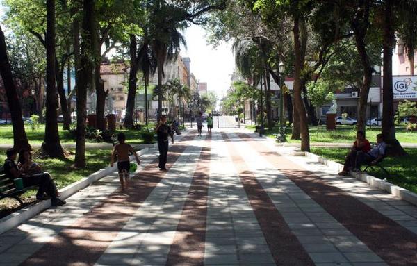 Las plazas y parques municipales aún no están habilitados