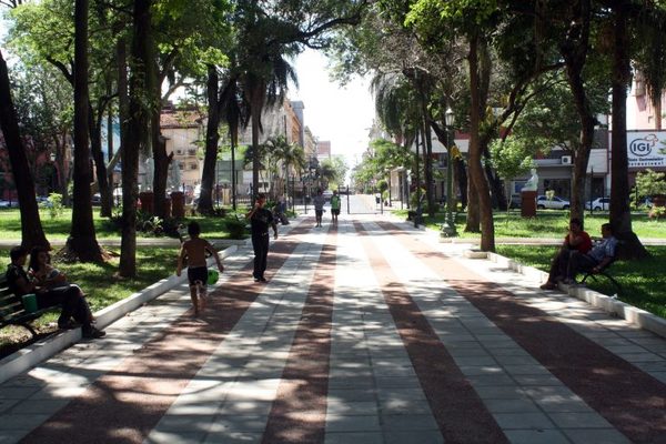 Las plazas y parques municipales aún no están habilitados