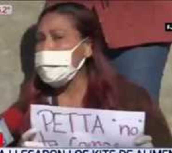 Padres reclaman a Petta kits de alimentos - Paraguay.com
