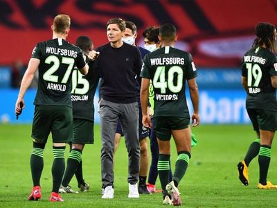 El Wolfsburgo vapulea al Leverkusen y el Gladbach empata en Bremen