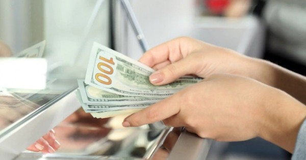 Saturación de dólares en el mercado paraguayo por falta de exportador