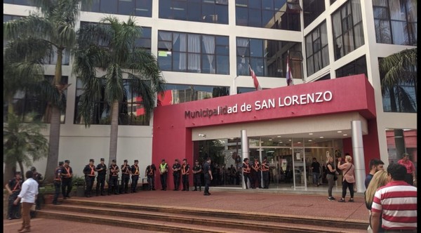 Concejal de San Lorenzo denuncia presunta sobrefacturación en construcciones de plazas - Megacadena — Últimas Noticias de Paraguay