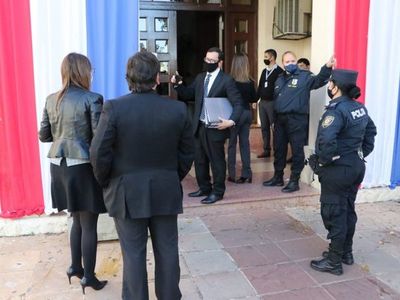 Compra de insumos: Fiscales llevan documentos del Ministerio de Salud y no descartan citar a Mazzoleni
