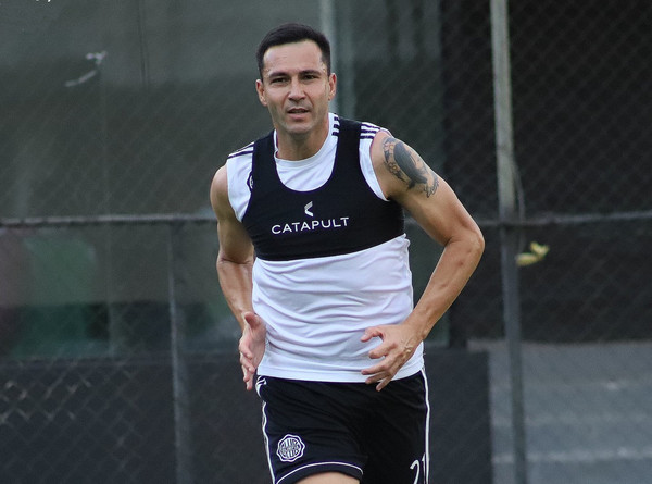 Antolín Alcaraz desea entrenar en Villa Olimpia