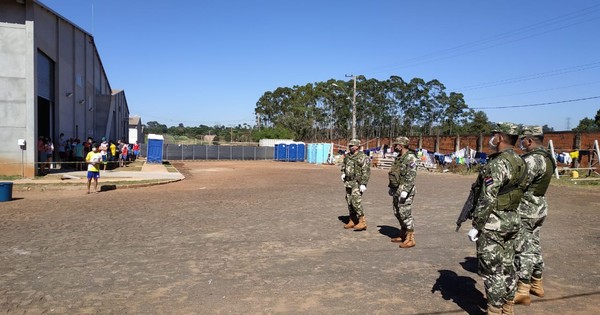 Médico de Sanidad dijo que militar con COVID-19 reportó un solo contacto