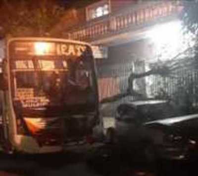 Colectivo protagoniza cuádruple choque y deja una herida - Paraguay.com