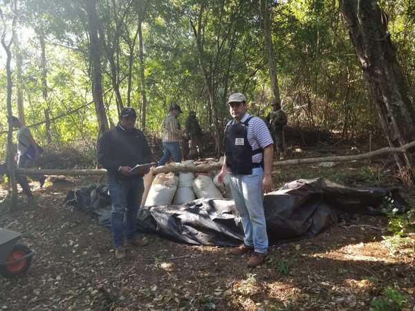 Comitiva fiscal buscaba a raptor de menor y halló marihuana