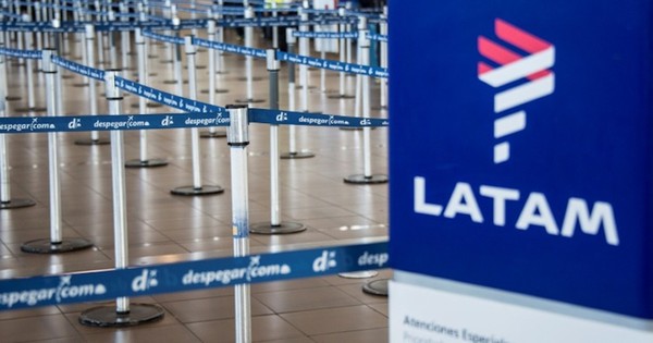 Se declaran en bancarrota las gigantes Latam y Hertz