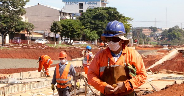 Economistas proponen hacer inversiones en obras públicas